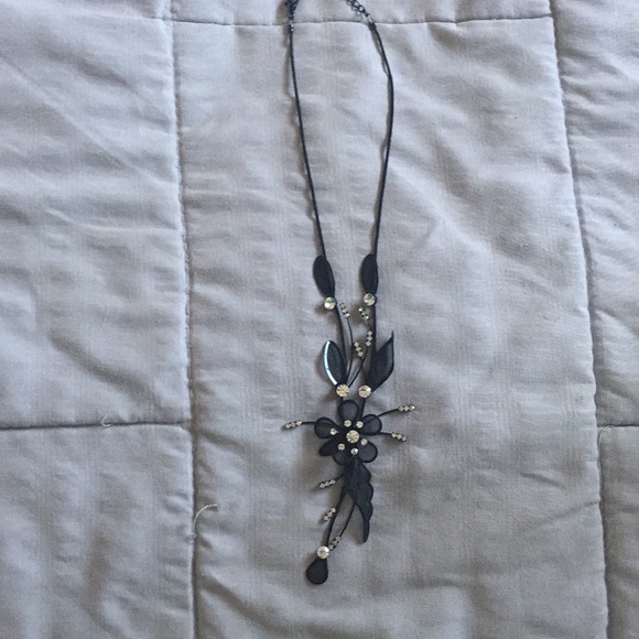 Dazzling Nevklace - Picture 2 of 2